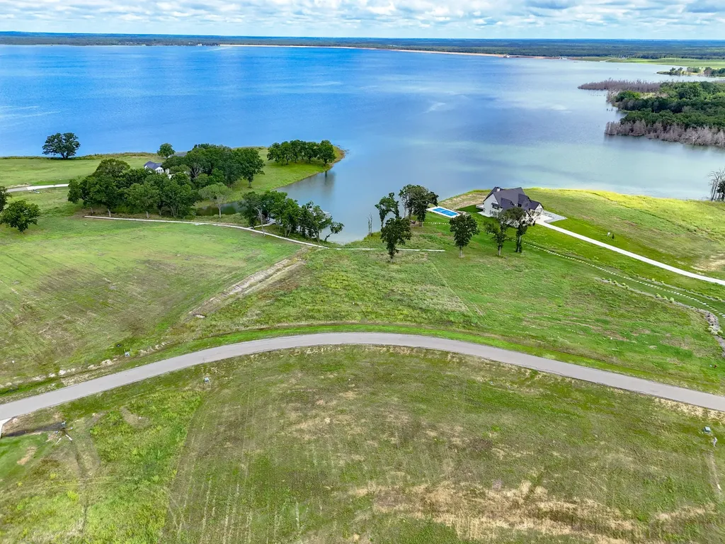 680 Peninsula Drive Honey Grove TX 75446