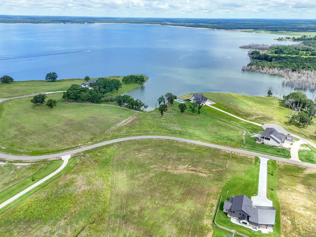 680 Peninsula Drive Honey Grove TX 75446