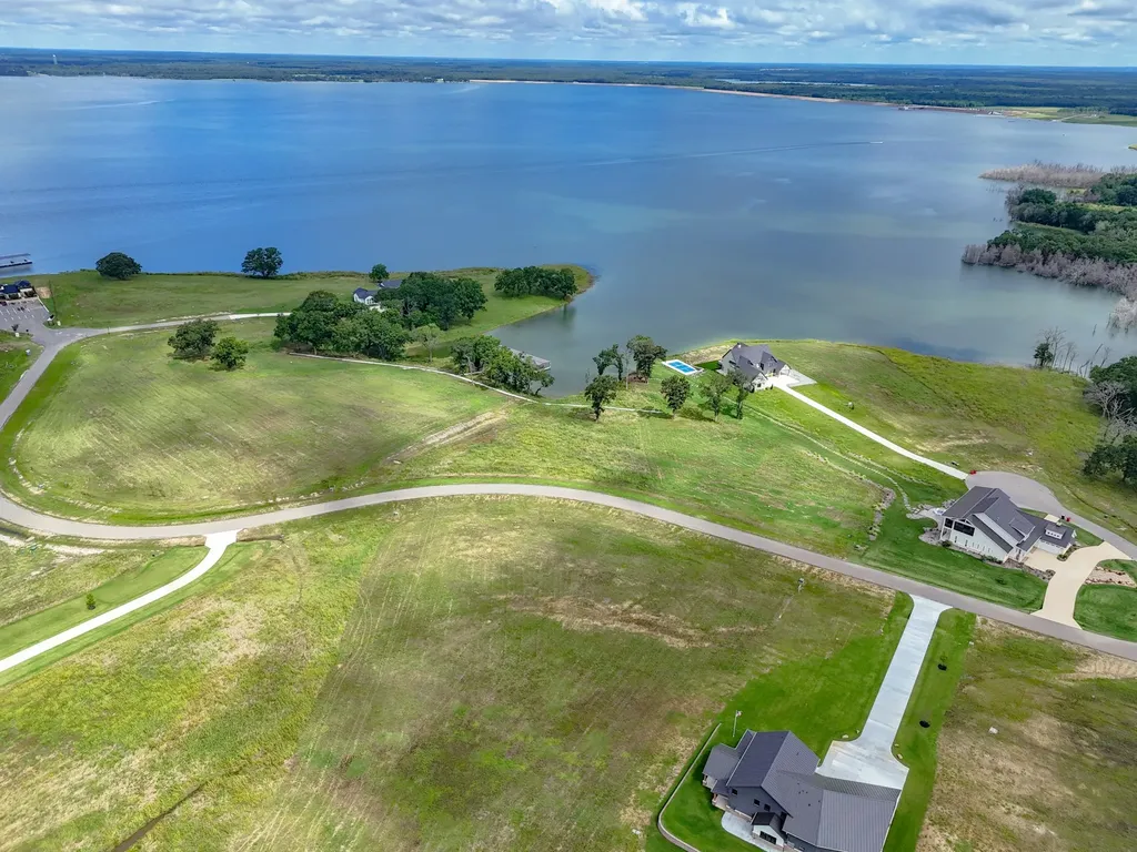 680 Peninsula Drive Honey Grove TX 75446