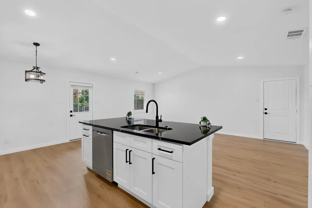 1516 Duet Drive Dallas TX 75241