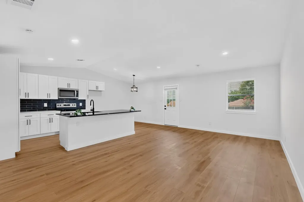 1516 Duet Drive Dallas TX 75241