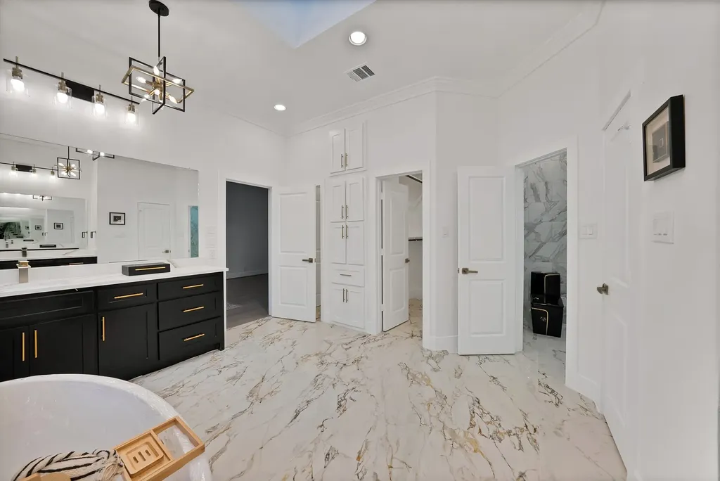 1913 Crockett Circle Irving TX 75038