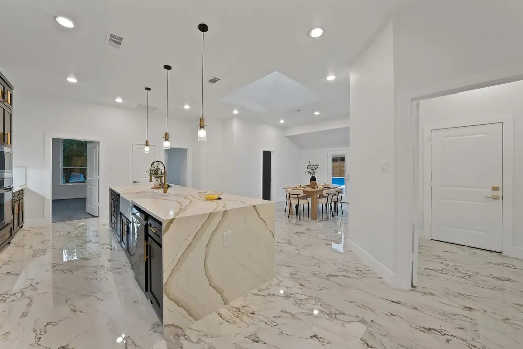 1913 Crockett Circle Irving TX 75038