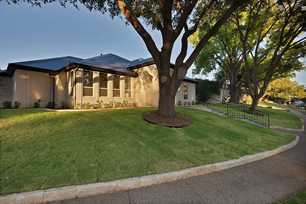 1913 Crockett Circle Irving TX 75038