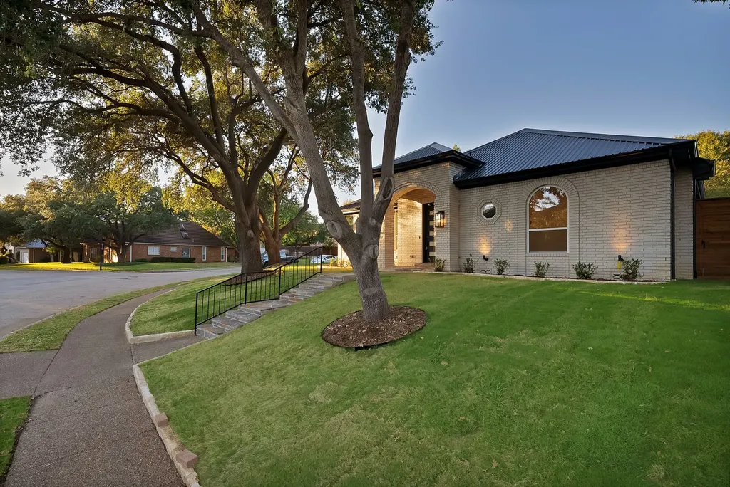 1913 Crockett Circle Irving TX 75038