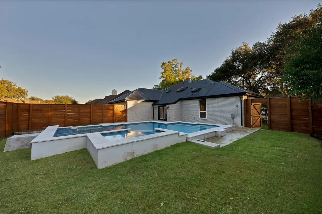 1913 Crockett Circle Irving TX 75038