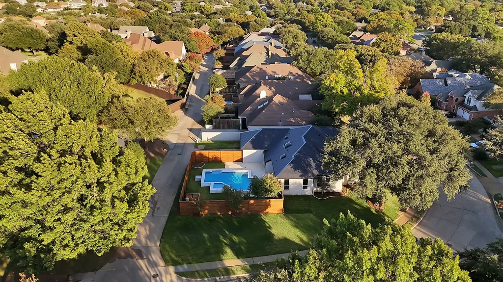 1913 Crockett Circle Irving TX 75038