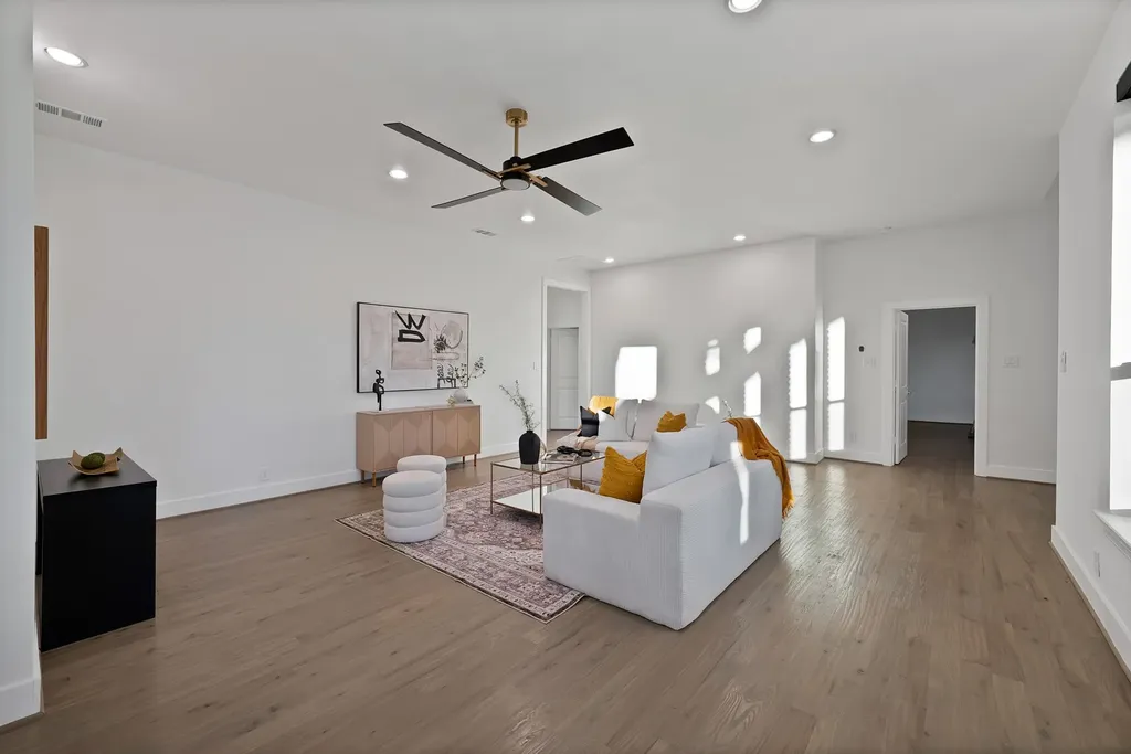 1913 Crockett Circle Irving TX 75038