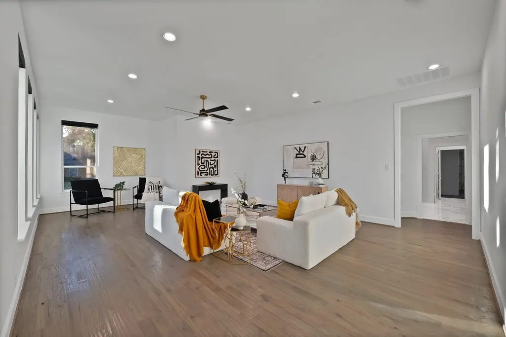 1913 Crockett Circle Irving TX 75038
