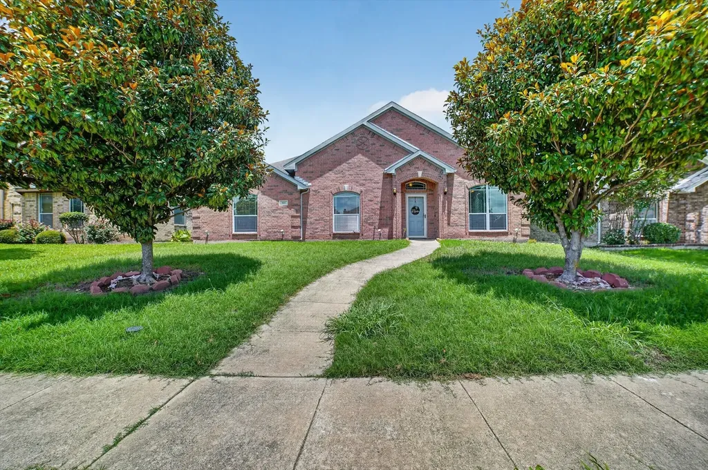 909 Trinity Drive Lancaster TX 75146
