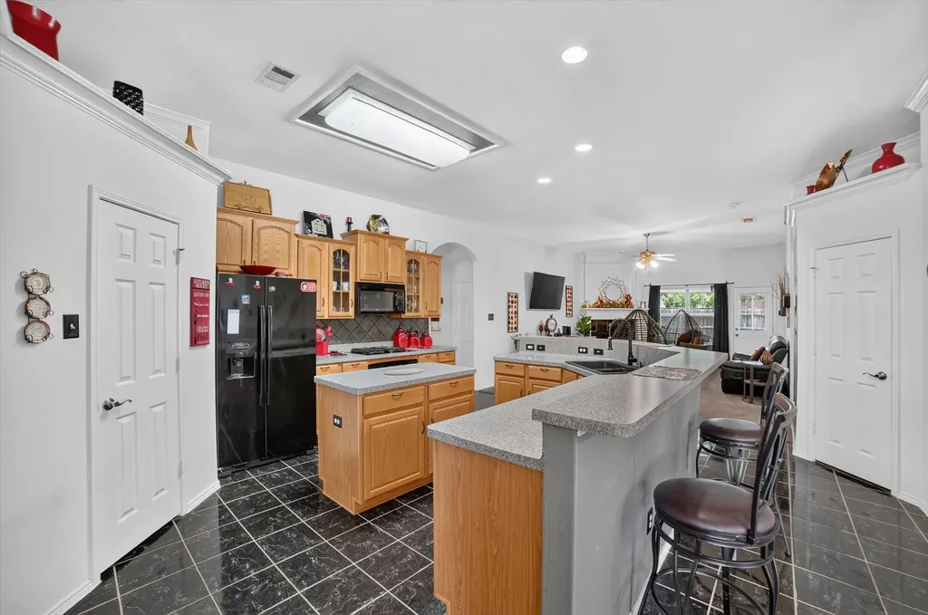 909 Trinity Drive Lancaster TX 75146