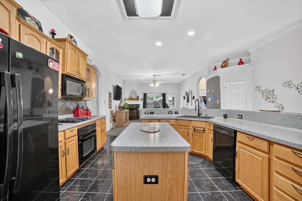 909 Trinity Drive Lancaster TX 75146