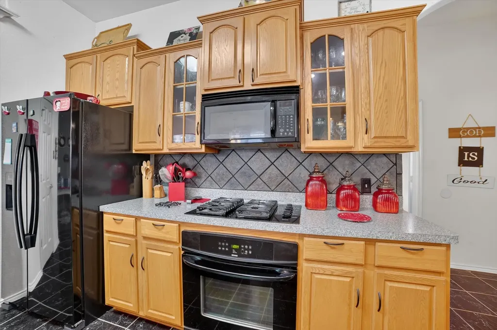 909 Trinity Drive Lancaster TX 75146
