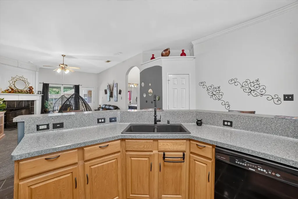 909 Trinity Drive Lancaster TX 75146