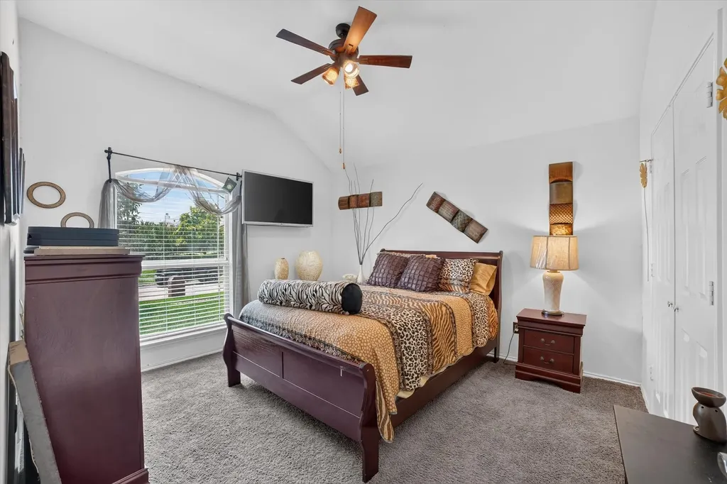 909 Trinity Drive Lancaster TX 75146