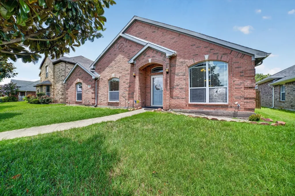 909 Trinity Drive Lancaster TX 75146