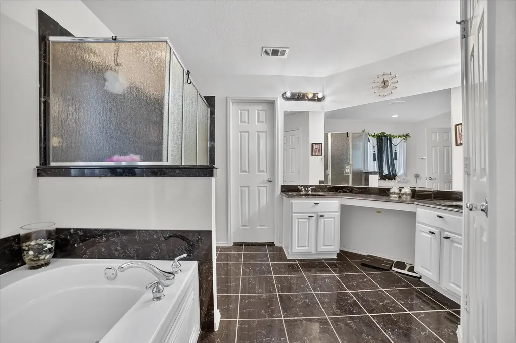 909 Trinity Drive Lancaster TX 75146