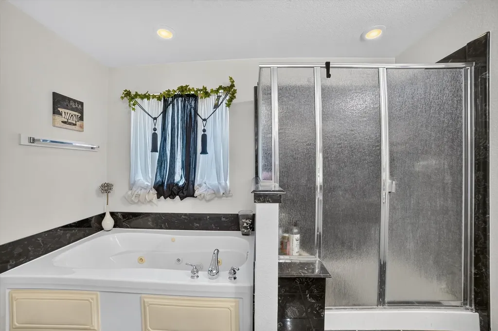 909 Trinity Drive Lancaster TX 75146