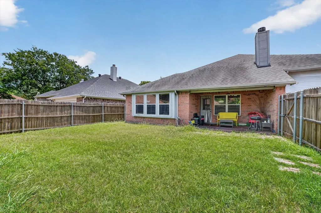 909 Trinity Drive Lancaster TX 75146