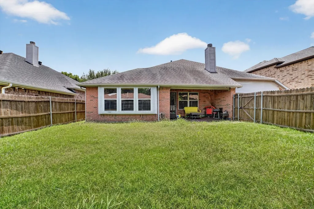 909 Trinity Drive Lancaster TX 75146