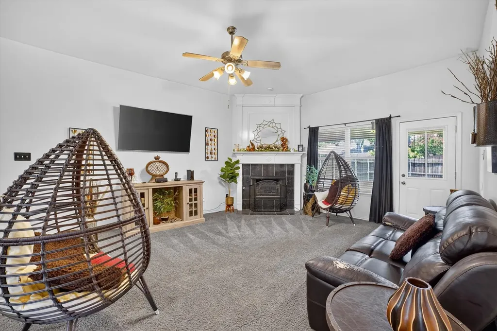 909 Trinity Drive Lancaster TX 75146