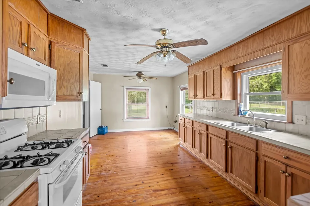 16912 Fm 44 Avery TX 75554