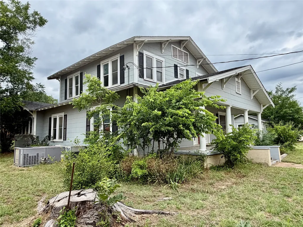 407 S Lamar Street Eastland TX 76448