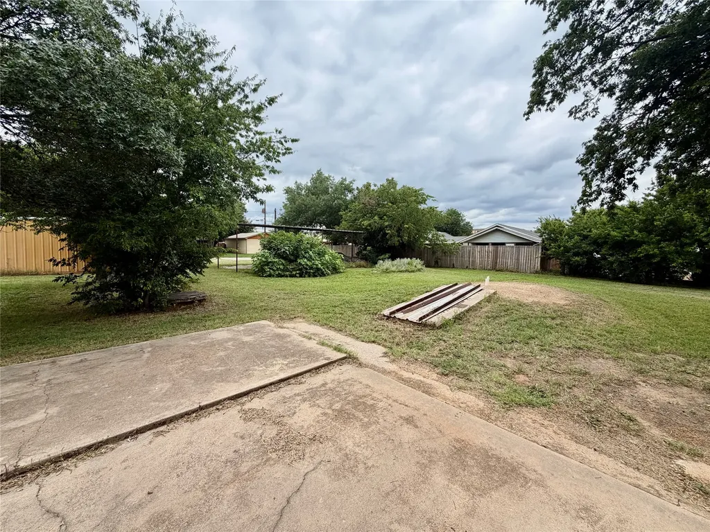 407 S Lamar Street Eastland TX 76448