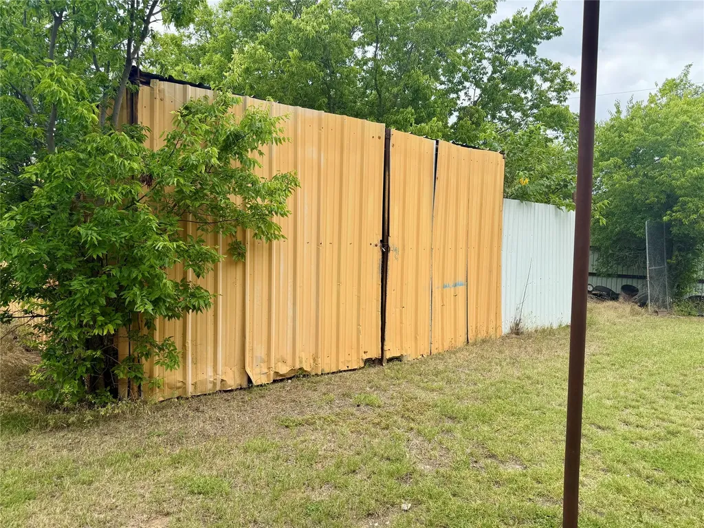 407 S Lamar Street Eastland TX 76448
