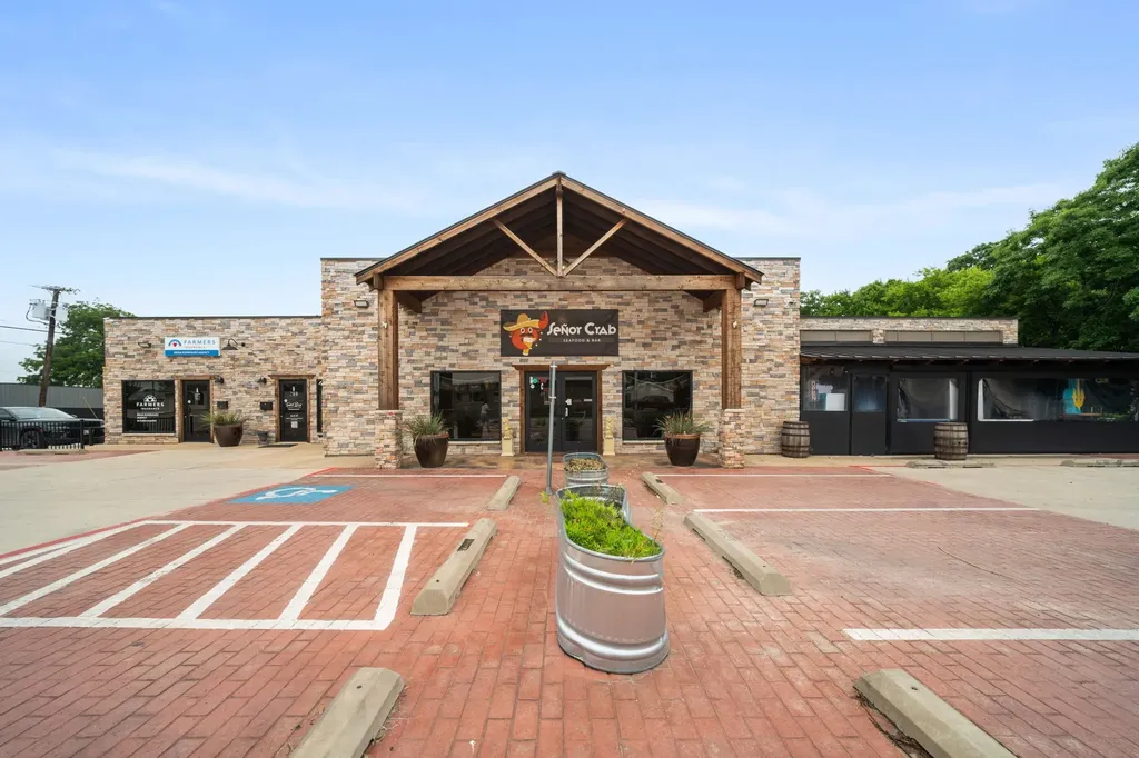 200 S Kaufman Street Ennis TX 75119