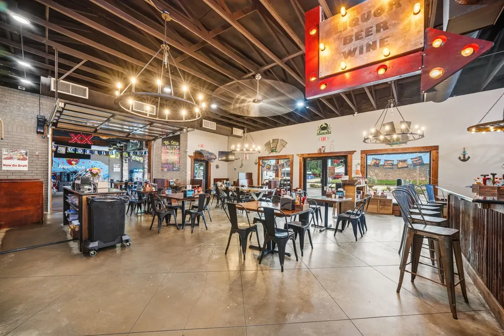 200 S Kaufman Street Ennis TX 75119