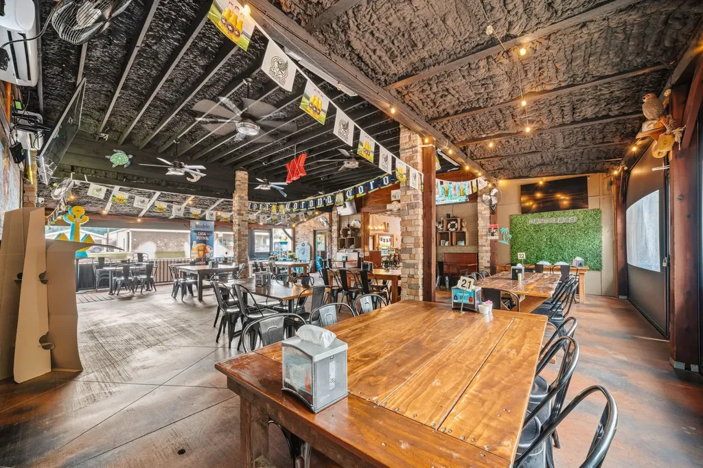 200 S Kaufman Street Ennis TX 75119