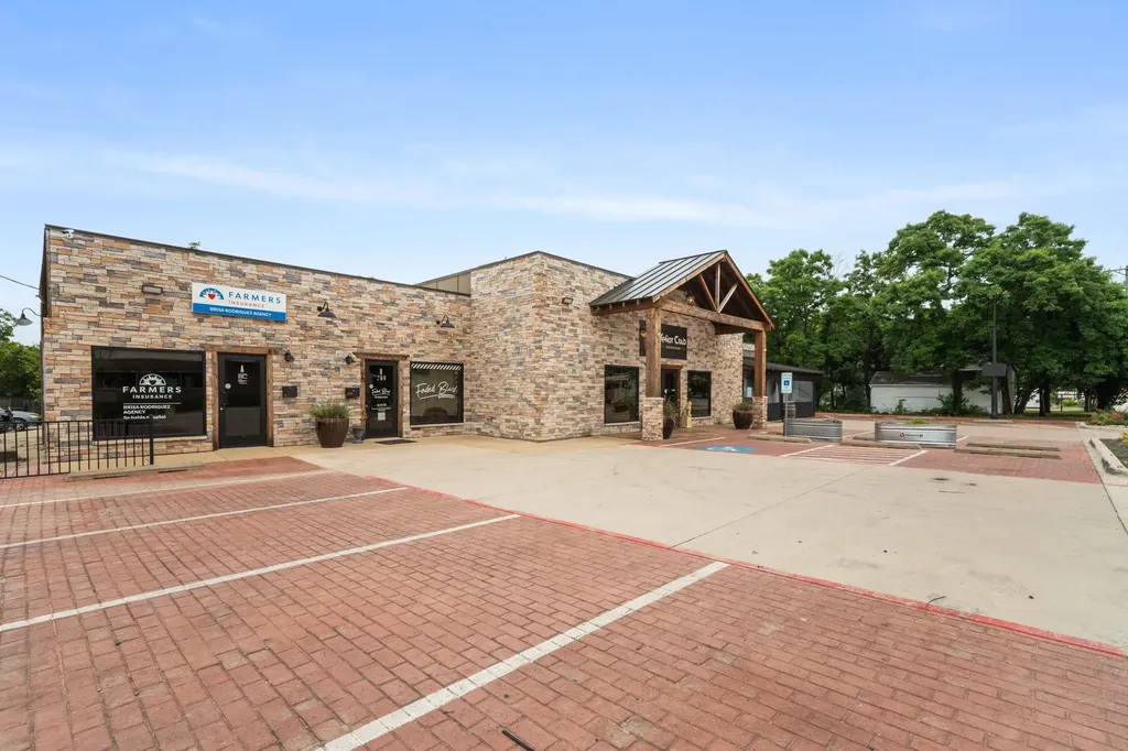 200 S Kaufman Street Ennis TX 75119