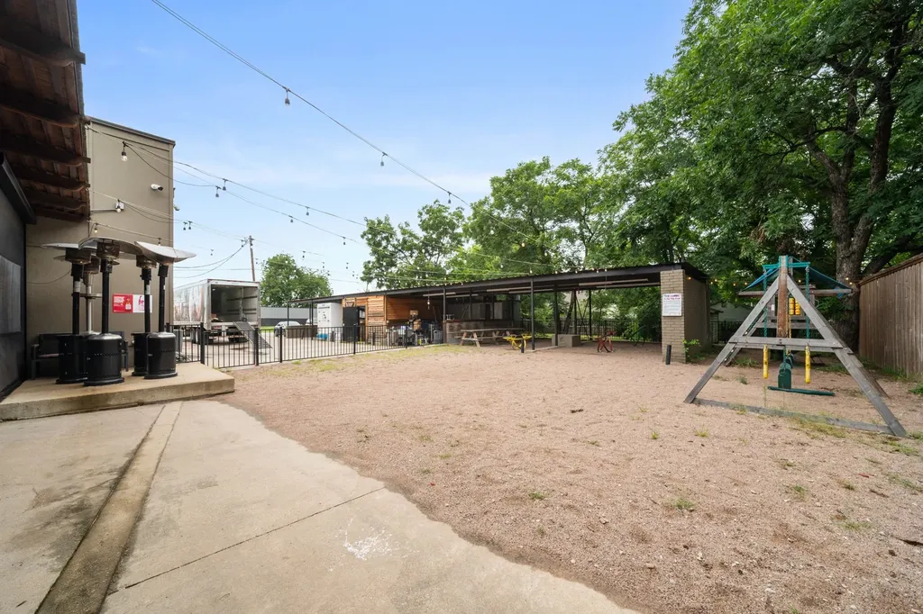 200 S Kaufman Street Ennis TX 75119