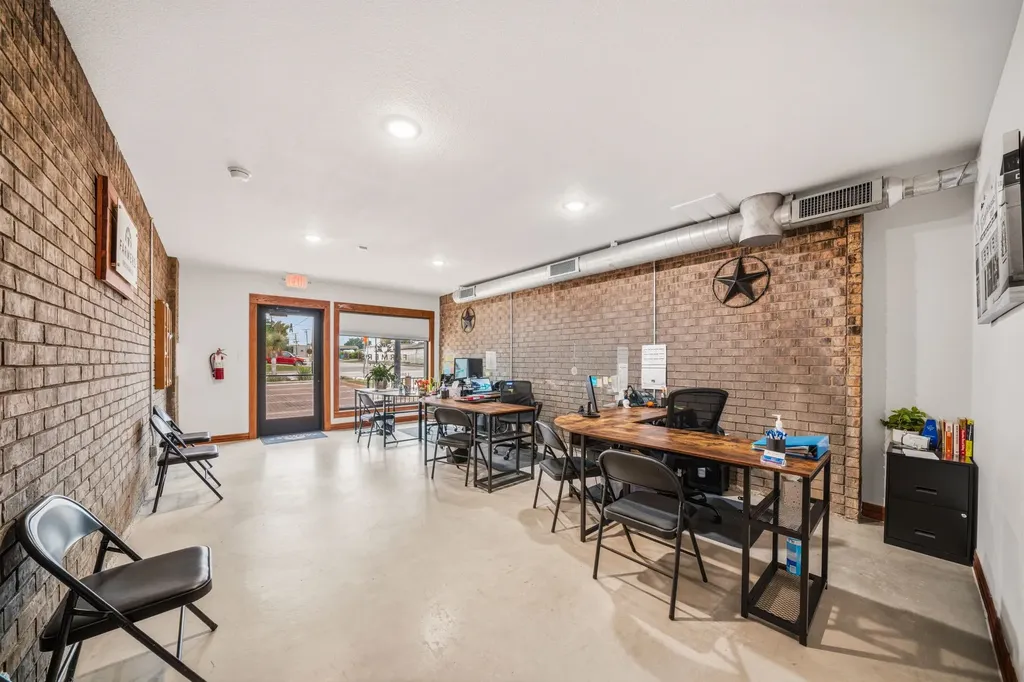 200 S Kaufman Street Ennis TX 75119