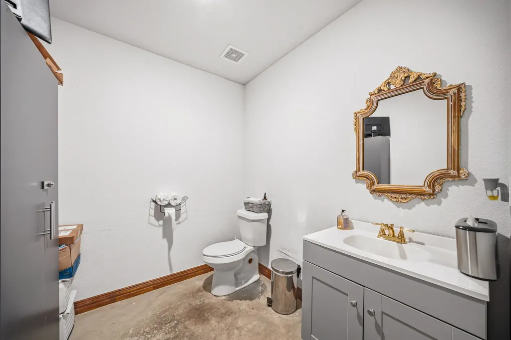 200 S Kaufman Street Ennis TX 75119