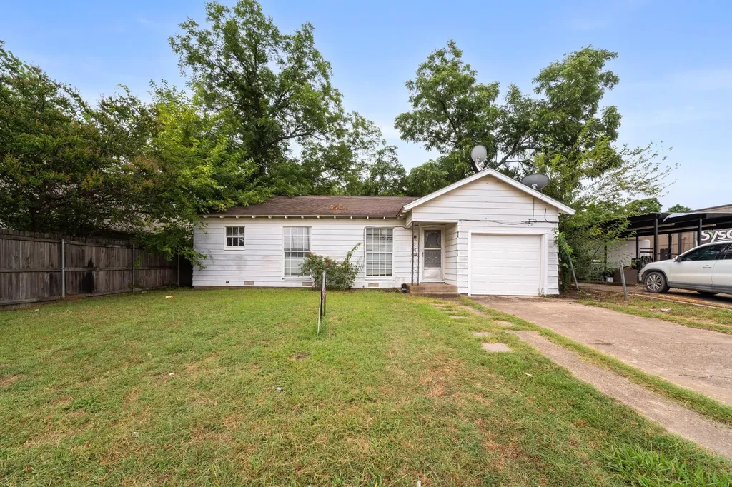 200 S Kaufman Street Ennis TX 75119