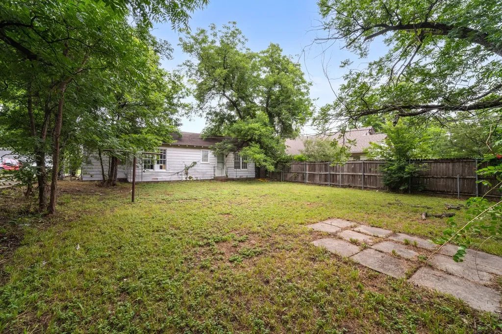 200 S Kaufman Street Ennis TX 75119