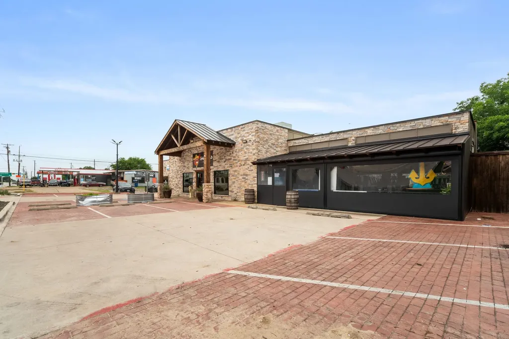 200 S Kaufman Street Ennis TX 75119