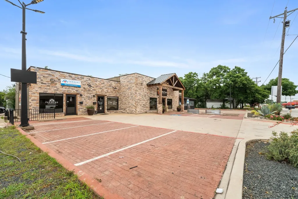 200 S Kaufman Street Ennis TX 75119