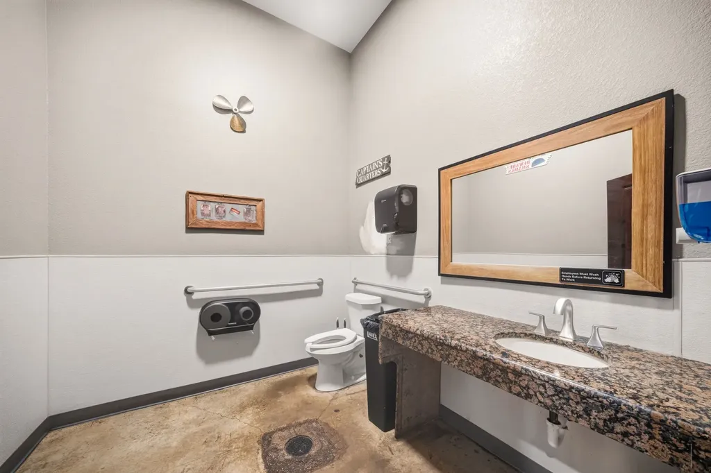 200 S Kaufman Street Ennis TX 75119