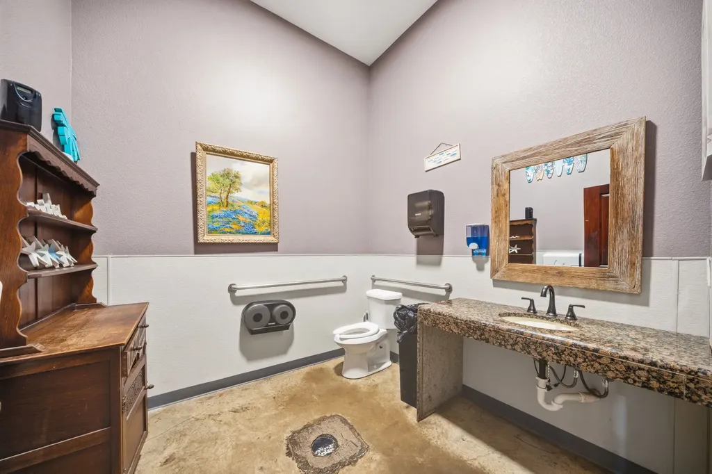 200 S Kaufman Street Ennis TX 75119