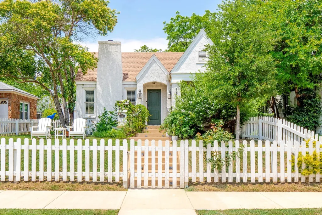 4112 Pershing Avenue Fort Worth TX 76107