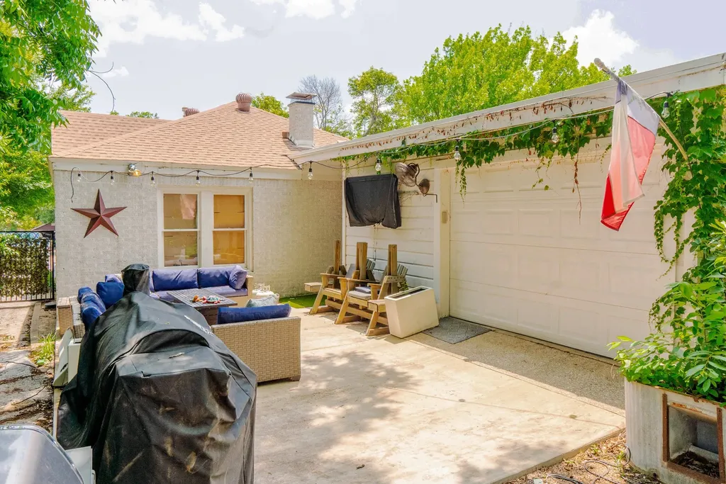 4112 Pershing Avenue Fort Worth TX 76107