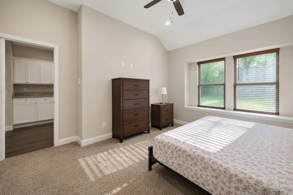 411 N Dwight Avenue Dallas TX 75211