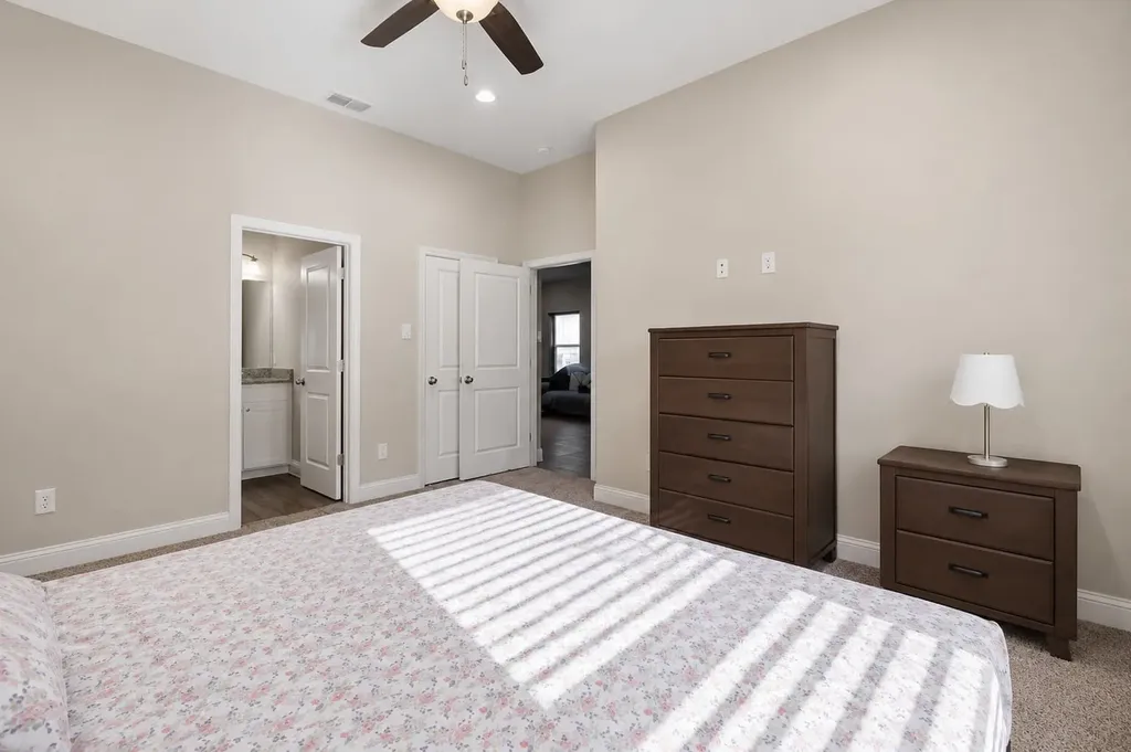 411 N Dwight Avenue Dallas TX 75211