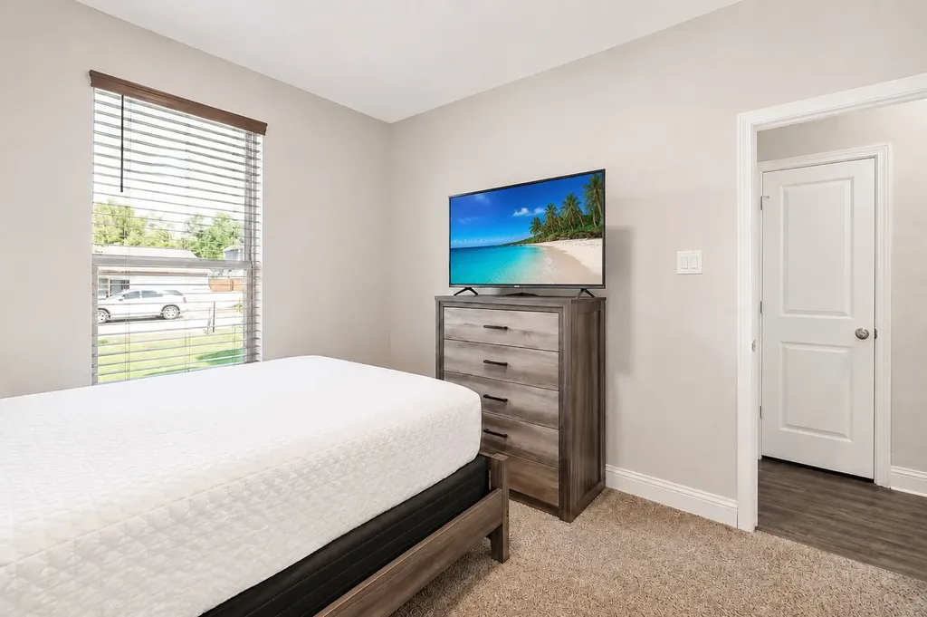 411 N Dwight Avenue Dallas TX 75211