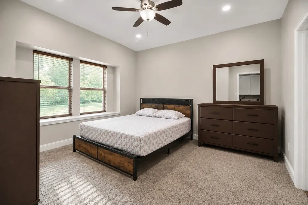 411 N Dwight Avenue Dallas TX 75211
