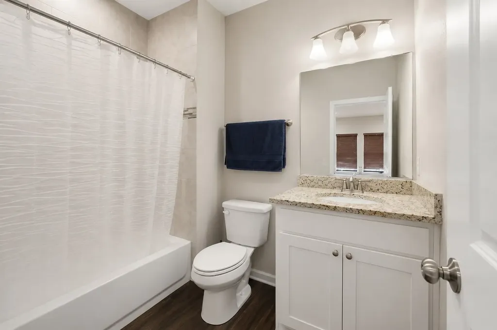 411 N Dwight Avenue Dallas TX 75211