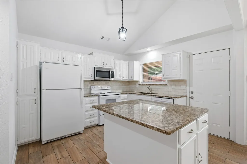 3636 Country Club Drive W Irving TX 75038